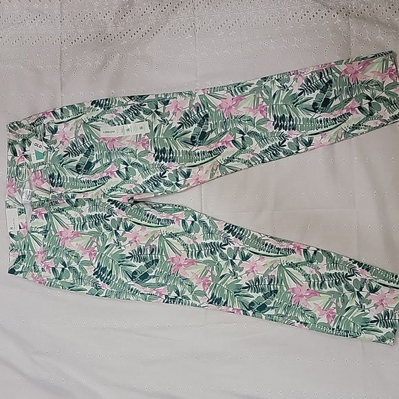 Women's Old Navy Pixie Chino Pants, Green/Pink, Size 8R, NWT - Picture 2 of 11